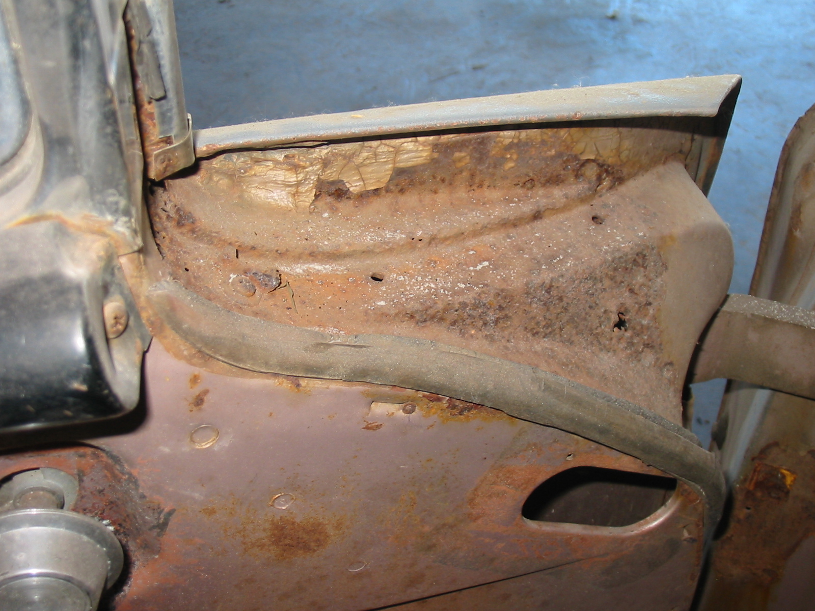 Door rust upper front 2