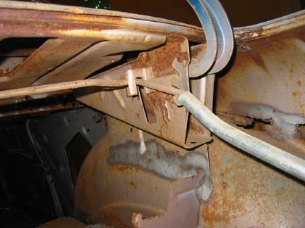 Trunk hinge springs