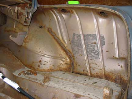 Passenger trunk rust 1