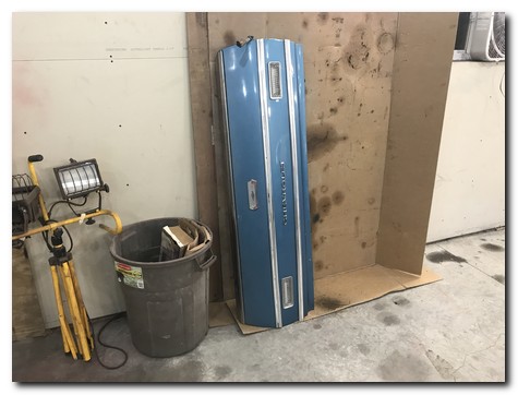 Tailgate set aside