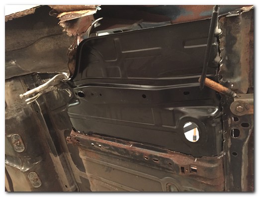 Body mount fitting