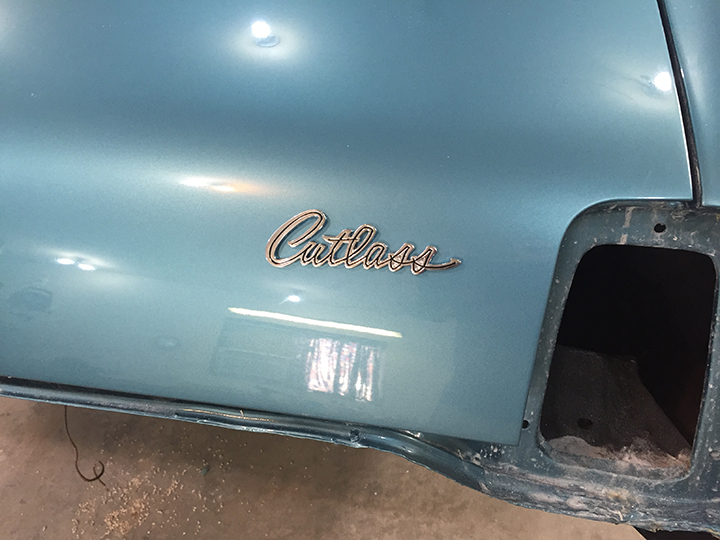Cutlass emblem