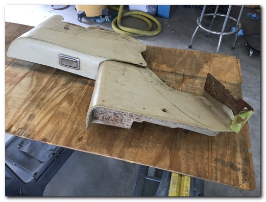Rear armrests